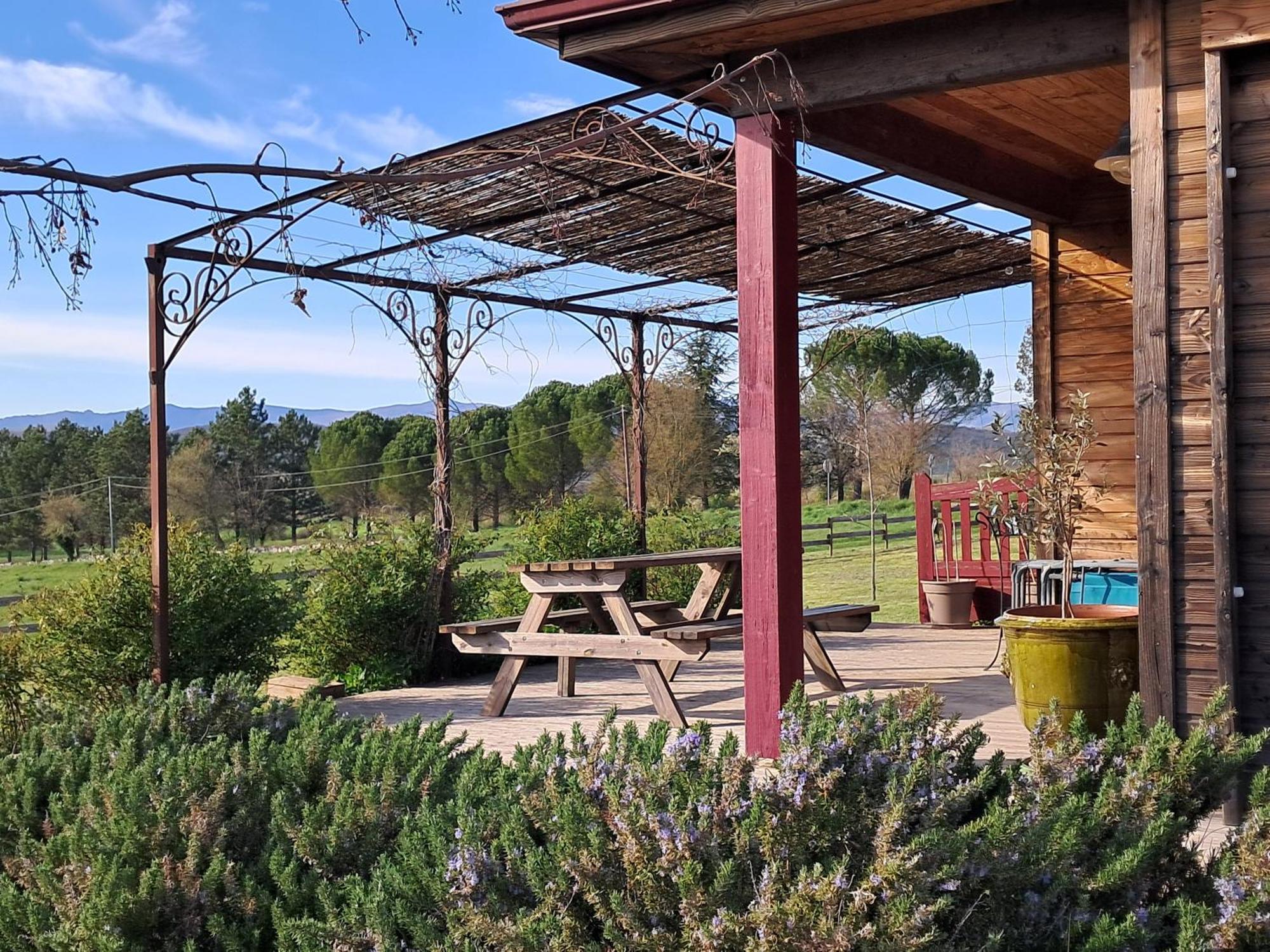 Petite Maison En Bois Holiday home Rogues